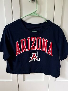 Nike Wonens Navy Short Sleeve Crop Tee size S loose fit. New